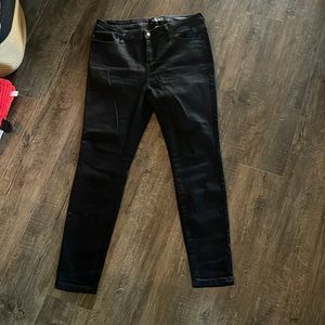 Skinny fit size 11/30 non distressed black Judy Blue